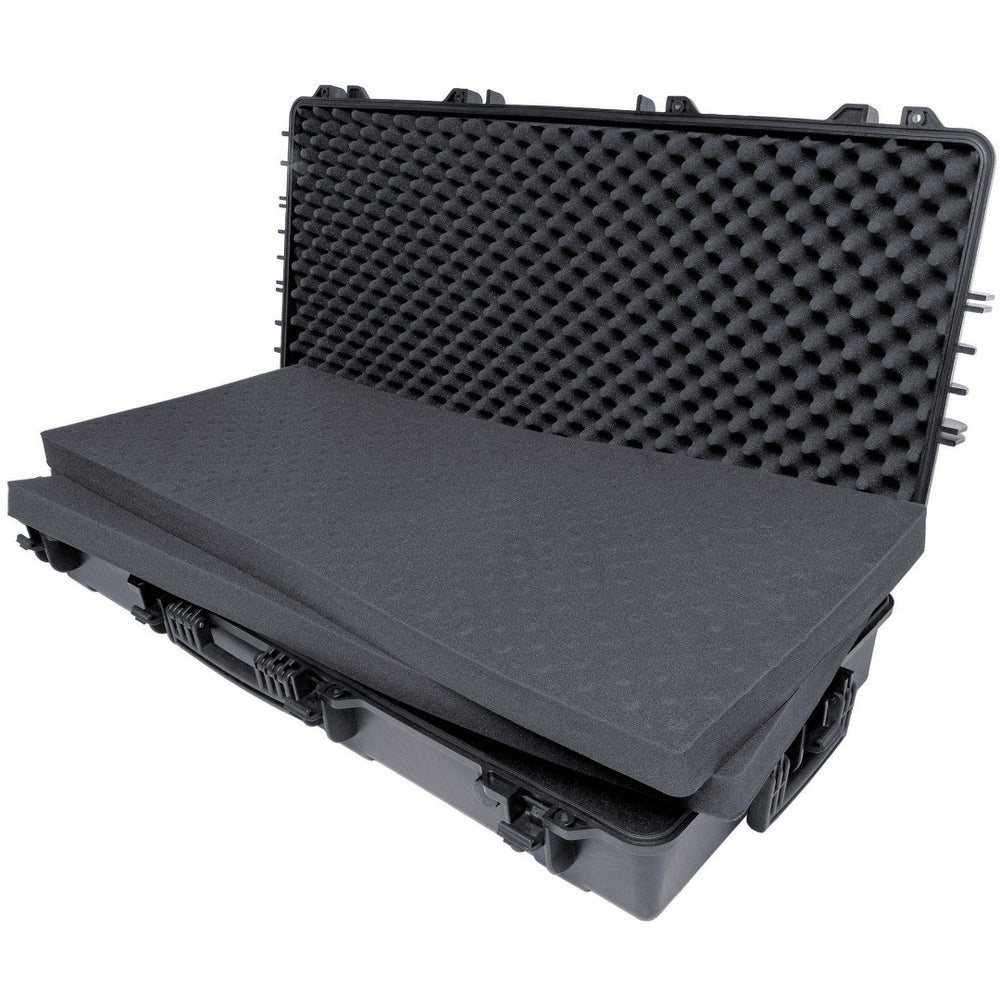 Heavy-duty Parra 9374 rifle case with wheels, showing durable injection-moulded construction, secure latches, and IP67 waterproof design.