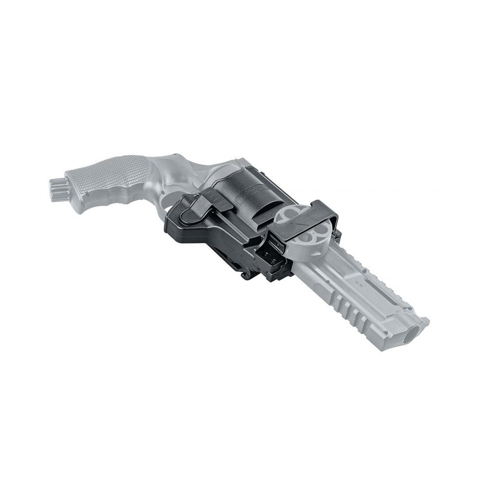 The spring-loaded release button is intuitively placed, and the belt attachment is height-adjustable and adjustable to the belt width. A clip on the outside provides space for a preloaded spare magazine.