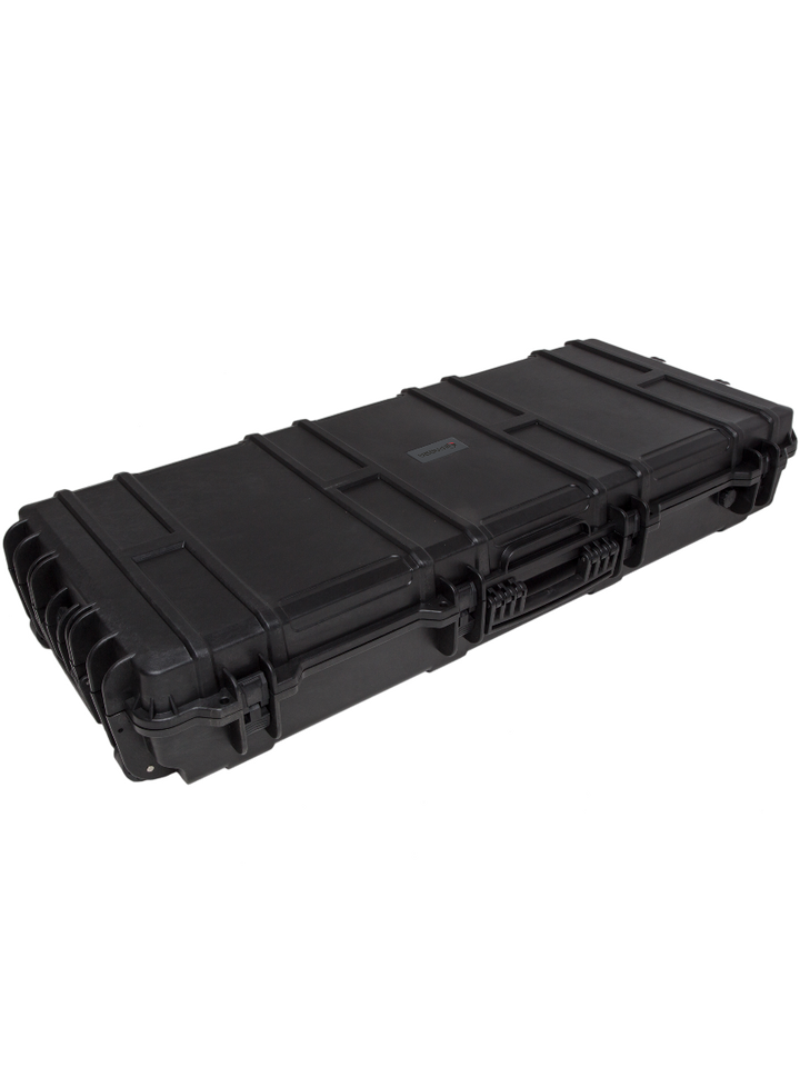 Heavy-duty Parra 9374 rifle case with wheels, showing durable injection-moulded construction, secure latches, and IP67 waterproof design.